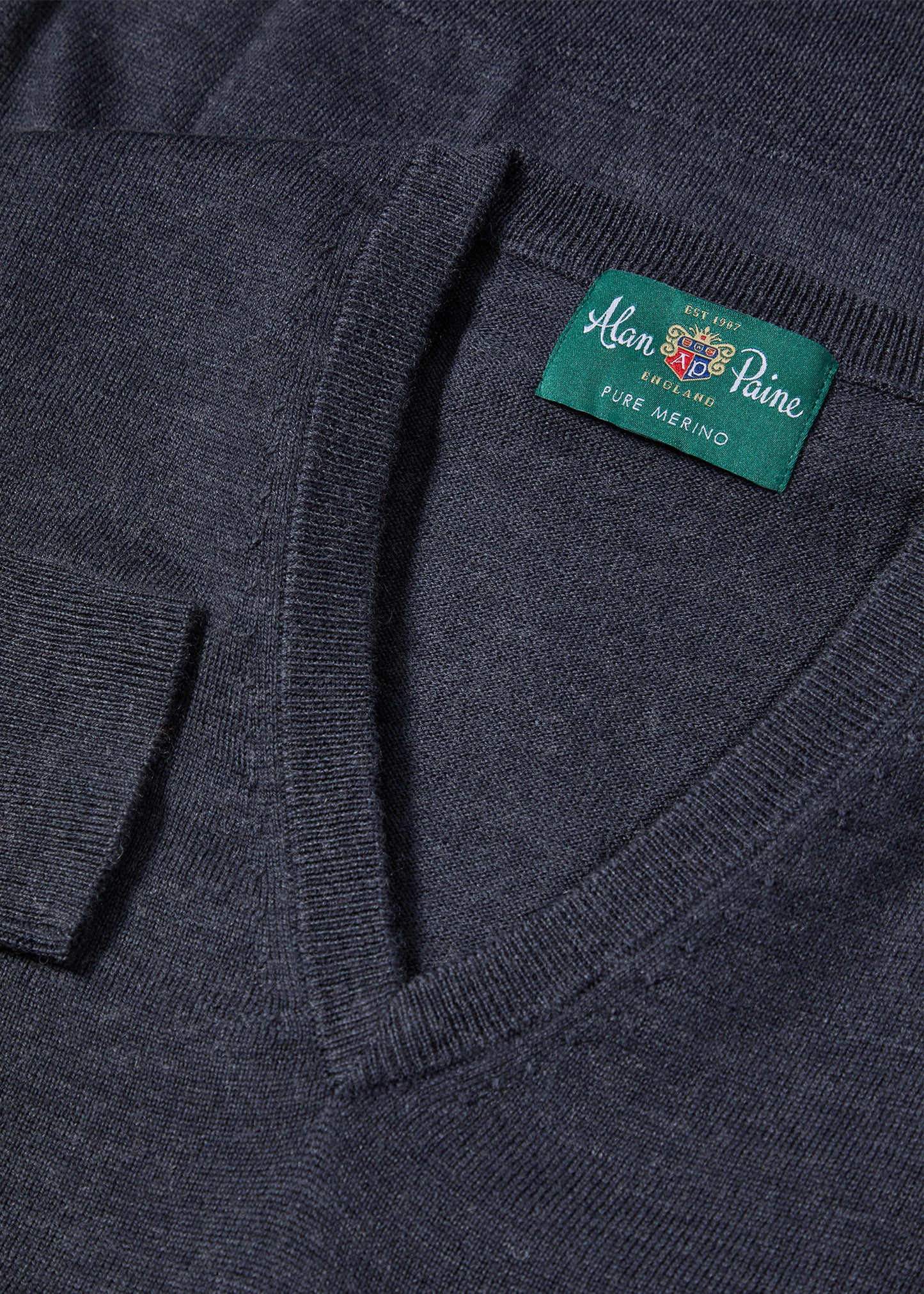 Millbreck Merinoulltröja för män i Charcoal - Normal passform