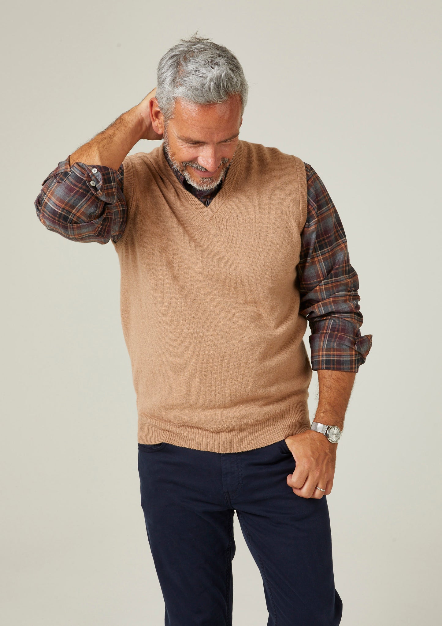 Norfolk Lambswool Slipover i Camel - Classic Fit