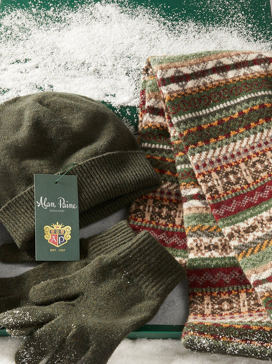 Tideswell Herr Stickad Ullmössa, Halsduk och Handskset i Sjösallad.
