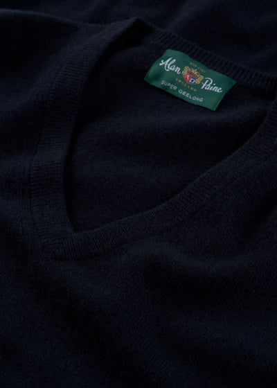Men's Geelong Wool Vee Neck Jumper in Dark Navy