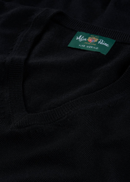 Men's Merino Wool Vee Neck Jumper in Black