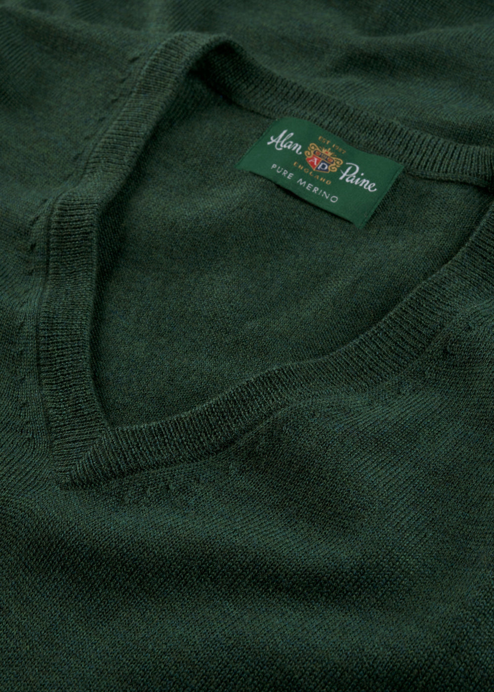 Men's Merino Wool Vee Neck Jumper in Hunter Green