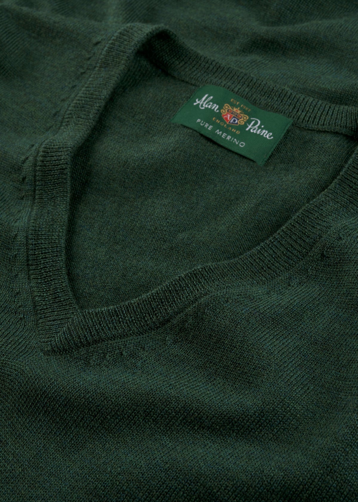Men's Merino Wool Vee Neck Jumper in Hunter Green