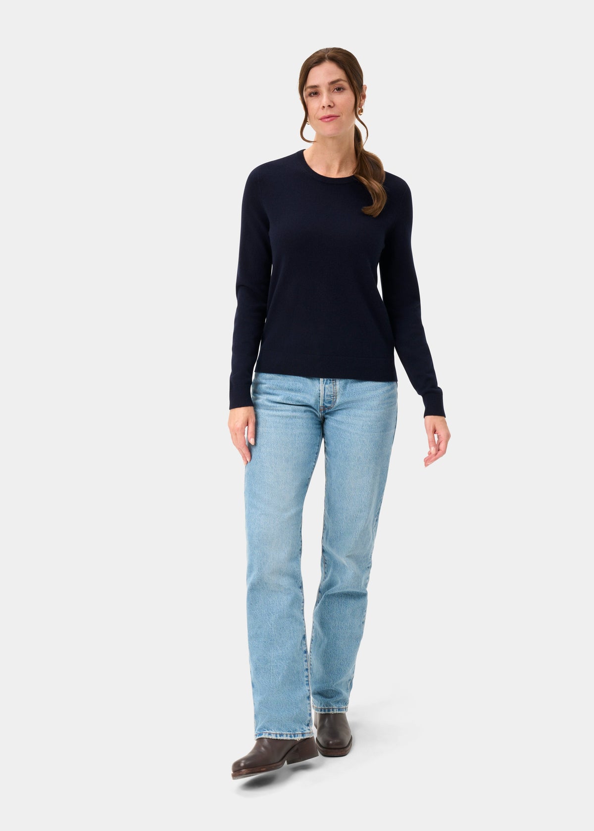 Woman with brown hair in the Ivy Wool & Cashmere Crew Neck Jumper in Dark Navy stands against a white background.